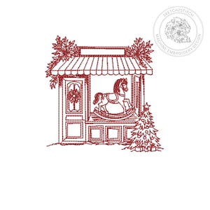 Pode incluir: Um design de bordado à máquina vermelho apresentando uma vitrine com toldo listrado, um cavalo de balanço em exposição e uma árvore de Natal decorada. O texto SKETCH2STITCH MACHINE EMBROIDERY DESIGN é visível em um logotipo circular.