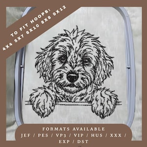 以下が含まれることがあります： 犬の顔の白黒刺繍デザインで、枠に入っています。「TO FIT HOOPS: 4X4 5X7 6X10 8X8 9X12」の文字が上部にあります。「FORMATS AVAILABLE」の文字とファイル形式が下部にあります。