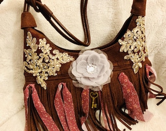 Schokoladenbraune Boho-Chic-Schultertasche, florale Spitzentasche, Herbsttasche, Unikat-Herbsttasche, Boho-Schultertasche mit Spitzen- und Blumendekor
