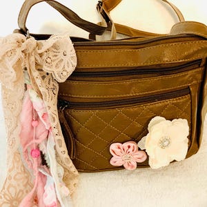Sac à main shabby chic, sac à bandoulière modifié, sac à main marron en cuir végétalien, sacoche en similicuir, cadeau de la Saint-Valentin, cadeau pour maman, sac à main à pampilles