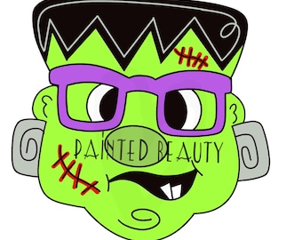 Op de afbeelding: Een cartoon illustratie van Frankenstein's monster met een groen gezicht, zwart haar en paarse bril. Het monster heeft steken, een zwarte mond en de tekst "PAINTED BEAUTY" op zijn gezicht.