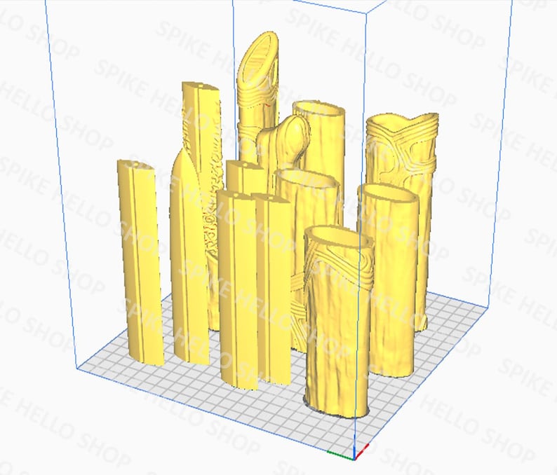 K&ouml;nnte beinhalten: Eine Ansammlung gelber, zylindrischer und rechteckiger 3D-gedruckter Objekte. Einige haben geschnitzte oder strukturierte Oberfl&auml;chen, andere sind glatt. Die Objekte variieren in H&ouml;he und Breite und sind in einer Gruppe angeordnet.