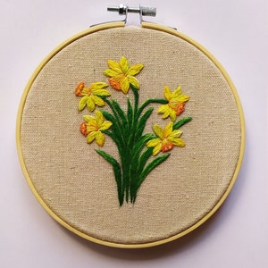 Daffodil Spring Flowers, Embroidery Flowers, Botanical Flowers, Modern Embroidery, Hand embroidery, Original Gift, Needle Painting