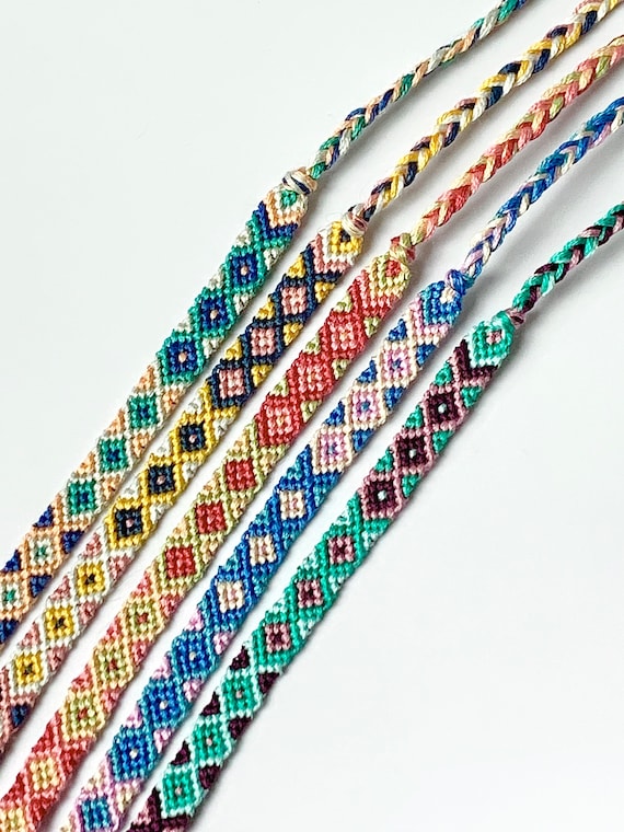 Normal Pattern #22668 | BraceletBook.com | String bracelet patterns, Diy friendship  bracelets patterns, Handmade friendship bracelets