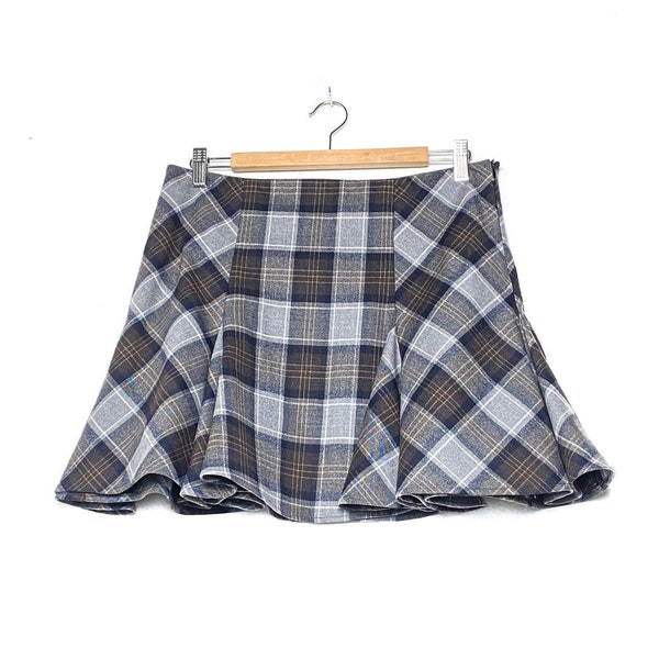 Jupe kilt tartan gris des années 2000, mini jupe à carreaux vintage avec bas plissé taille basse