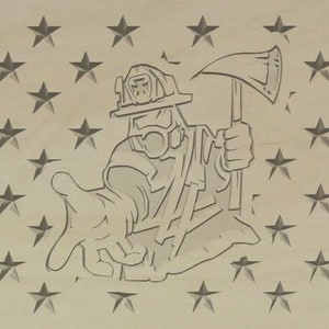 Puede incluir: Un dibujo en blanco y negro de un bombero sosteniendo un hacha. El bombero lleva un casco y una máscara de gas. El fondo es un campo de estrellas.