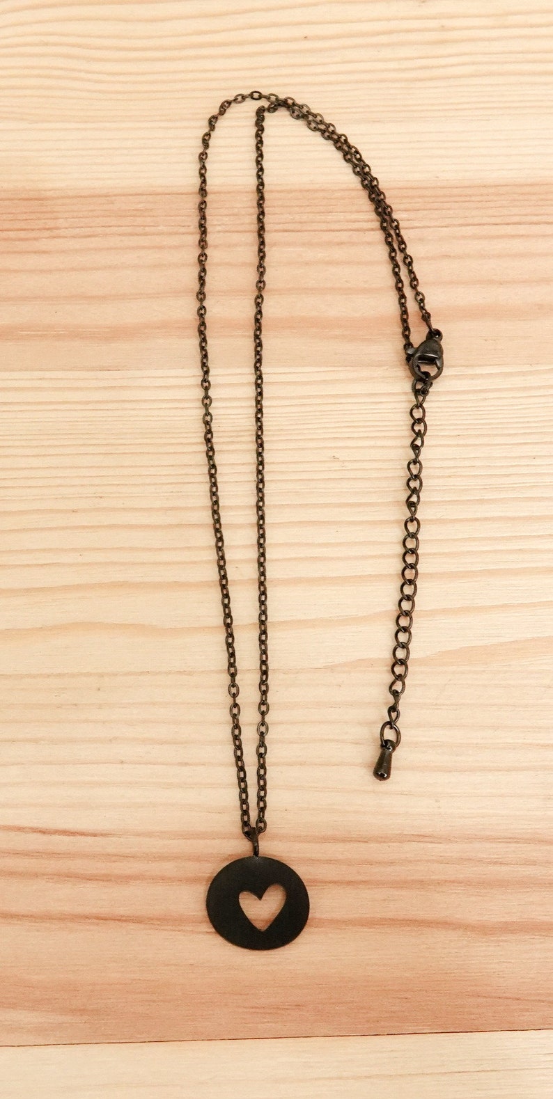 Herz Halskette Charm Halskette, minimalistischer Schmuck, zierliche Halskette, minimal statement Halskette, Halskette mit Anhänger Bild 5