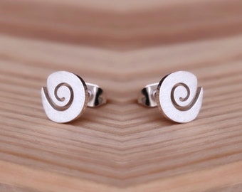 Spirale Ohrstecker - minimalistischer Schmuck, schlichte Ohrringe, Goldschmuck, Trendsetter Ohrringe, Statement Ohrringe, Geschenk