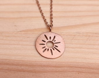 Sonne Halskette - Charm Halskette, minimalistischer Schmuck, zierliche Halskette, minimal statement Halskette, Halskette mit Anhänger