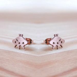 Ufo Ohrstecker minimalistischer Schmuck, Trendsetter Ohrringe, Statement Ohrringe, Geschenk für Freundin Bild 5