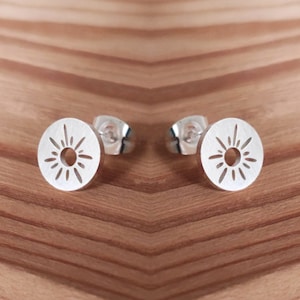 Sun Stud Earrings Minimalist Jewelry, Trendsetter Earrings, Gift, Statement Earrings Bild 6