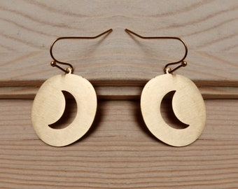 Moon in disc drop oorbellen - minimalistische sieraden, trendsetter oorbellen, statement oorbellen, eenvoudige oorbellen, gouden sieraden, cadeau