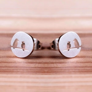 Zwei Vögel Ohrstecker minimalistischer Schmuck, elegante Ohrstecker, Geschenk, Statement Ohrringe, Natur Ohrstecker, Birds earrings Bild 3