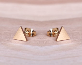 Boucles d'oreilles triangle, petites, complètes - bijoux minimalistes, boucles d'oreilles unies, boucles d'oreilles tendance, cadeau