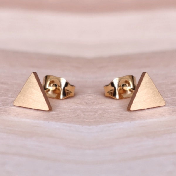 Boucles d'oreilles triangle, petites, complètes - bijoux minimalistes, boucles d'oreilles unies, boucles d'oreilles tendance, cadeau