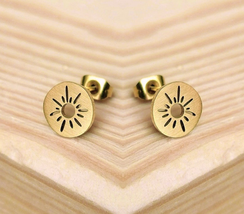 Sun Stud Earrings Minimalist Jewelry, Trendsetter Earrings, Gift, Statement Earrings Bild 2