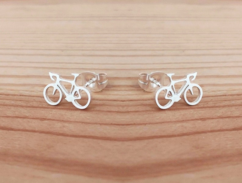 Fietsoorknopjes minimalistische sieraden, eenvoudige oorbellen, fietsoorbellen, fietssieraden afbeelding 1