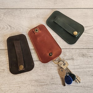 Handmade leather key holder, minimalist key organizer, cute key case, leather keychain, key pouch holder, personalized gift for her or him