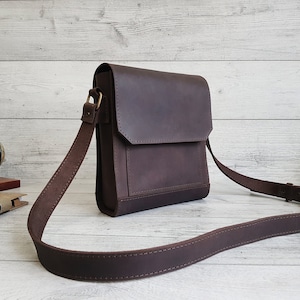 Sac bandoulière en cuir pour homme, petit sac à bandoulière pour homme, sac en cuir marron, sac messager, sac à bandoulière, sac bandoulière de tous les jours, cadeau pour lui