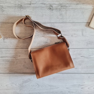 Leder Umhängetasche für Damen, kleine Handtasche, handgefertigte Handtaschen, Umhängetasche aus hellbraunem Leder, personalisierte Umhängetasche, Geschenk für Sie