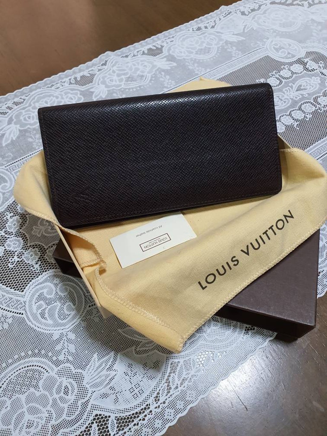 Authentic Louis Vuitton Brazza Taiga Leather Wallet Vintage 