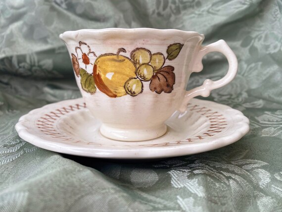 Vintage Vernon Ware by Metlox Fruit Basket Pattern Dinner Plates