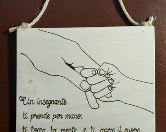 Regalo maestra fine anno in legno pirografato a mano Targhetta regalo per le maestre mani che si aiutano in legno realizzata a mano