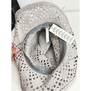 Urban Outfitters Chapeau de cowboy en paille au crochet gris Chapeau de soleil d'été western à tissage ouvert image 3