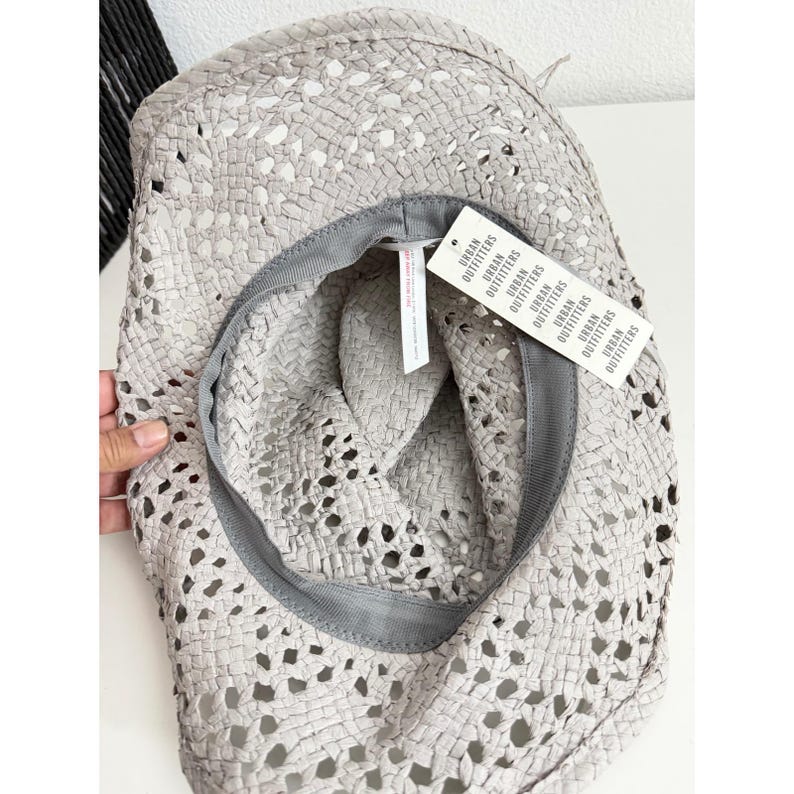 Urban Outfitters Chapeau de cowboy en paille au crochet gris Chapeau de soleil d'été western à tissage ouvert image 3