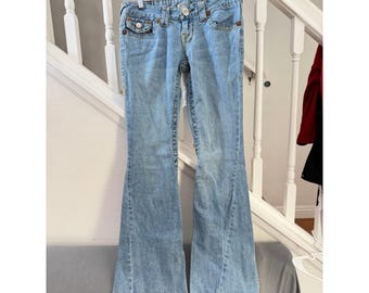 True Religion Joey Rainbow Big T Flare Jeans Light Wash Low Rise Size 26 USA