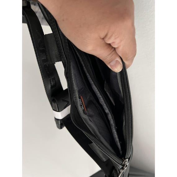 Gruv Gear SLNG Karbon Edition Black Crossbody Sling Bag SLNG-KRB New View 6