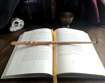 Elegant White Oak Wand