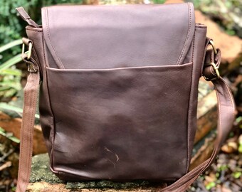 Brown buffalo leather organiser bag, leather multi-pocket shoulder bag, stylish and spacious leather purse, perfect travel companion bag