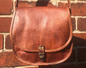 Retro leather saddle bag, brown leather saddle bag, vintage-look leather saddle, plain front saddle bag, ethically crafted leather purse