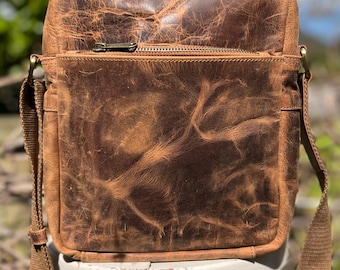 Rustieke leren tas, schoudertas 10 x 8 inch, Fairtrade, Vaderdagcadeau, Hunter mantas buffelleer, iPad-draagtas