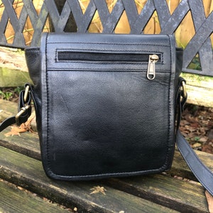 Sac pour homme en cuir noir, sac en cuir pour lui, cuir de buffle souple, EDC, besace organisateur, sac à bandoulière, photographie de rue, sac steampunk