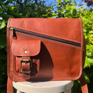 Messager en cuir élégant, sacoche bandoulière/cartable en cuir marron clair, sacoche de la taille d'un iPad, sac en cuir unisexe, cartable original, commerce équitable