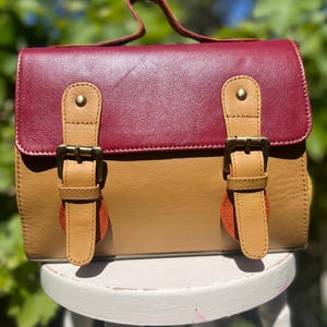 Sac unique en cuir rouge/moutarde, messager en cuir recyclé, sac à main avec poignée supérieure/bandoulière, fabriqué de manière éthique à partir de chutes de cuir