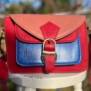 Sacoche en cuir dans les tons bleus, sac messager en cuir recyclé 8,5 x 6 po, cadeau unique pour la fête des mères, cuir durable, sac fabriqué de manière éthique