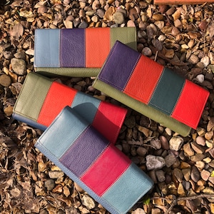 Bunte Geldbörse, recycelte Leder gestreifte Geldbörse, große Münztasche, große bunte Leder Geldbörse, ethisch gefertigte Geldbörse, Fairtrade Geldbörse