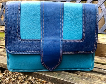 Bunte Ledertasche, Blautöne einzigartige Ledertasche, recycelte Büffelledertasche, Zerowaste nachhaltige Ledertasche, schrullige Handtasche