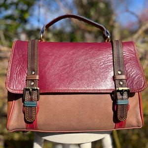 Burgundy & Braun große Ledertasche, Tasche Griff oben + Schultergurt, recycelte Ledertasche für iPad-Größe, nachhaltiges Leder, ethisch hergestellt
