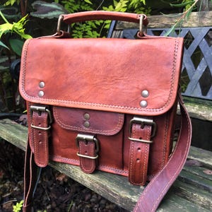 Cartera de cuero para bebé, asa superior y correa para el hombro, cartera tradicional de 7" x 9", bandolera de cuero rústico, bolso de hombro para San Valentín, comercio justo