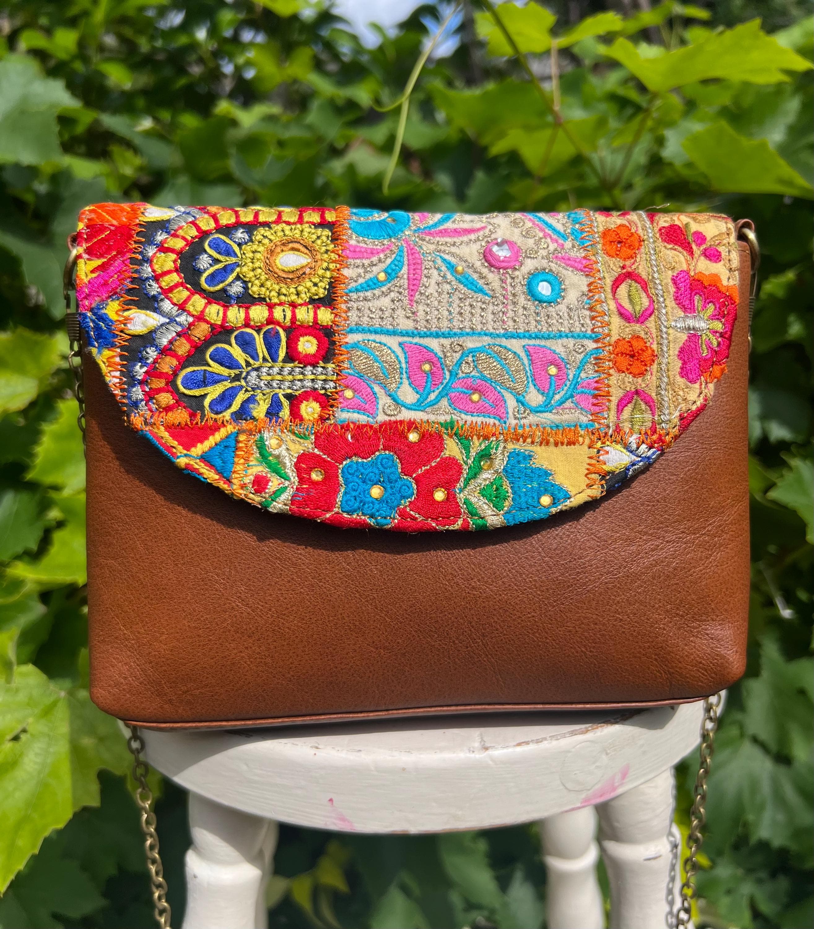 Pochette Sac à Main Jaune En Faux Cuir - Broderie Argentée, Neuf Sans étiquette