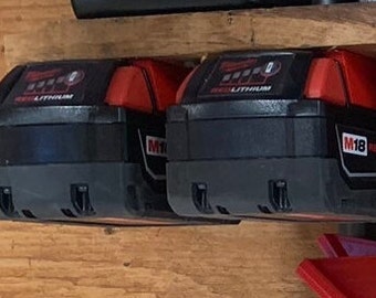 Portapilas Milwaukee M18