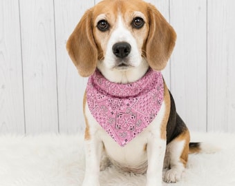 Pañuelo rosa con estampado paisley para perros, bufanda rosa para perros, pañuelo para perritas, bufanda para perros con lazo, pañuelo personalizado para perros, pañuelo para cachorros, pañuelo hecho a mano para mascotas