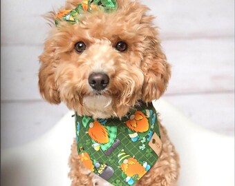 シャムロックノームの犬用バンダナ、セントパトリックスデーの犬用スカーフ、結んだりスナップで留められる犬用バンダナ、スリップオンバンダナ、グリーンの犬用バンダナ、愛犬家へのギフト