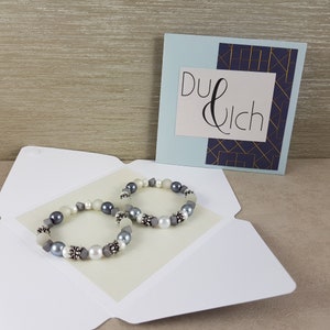 Freundschaftsarmband Geschenk für die beste Freundin zum Geburtstag - zwei Armbänder mit Karte - Glücksbringer in Grau Blau