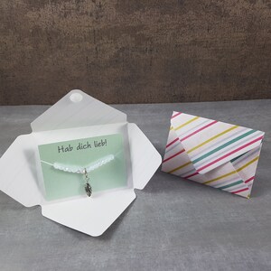 Geschenk Karte mit Armband für Freundin Schwester Mutter zum Geburtstagsgeschenk Hochzeit in Lila mit Karabiner Anhänger