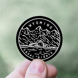 Wyoming State Motto Round Sticker, Wyoming State Seal Circle Decal, Wyoming Souvenir Laptop Sticker, Cheyenne Laramie Jackson Hole Casper